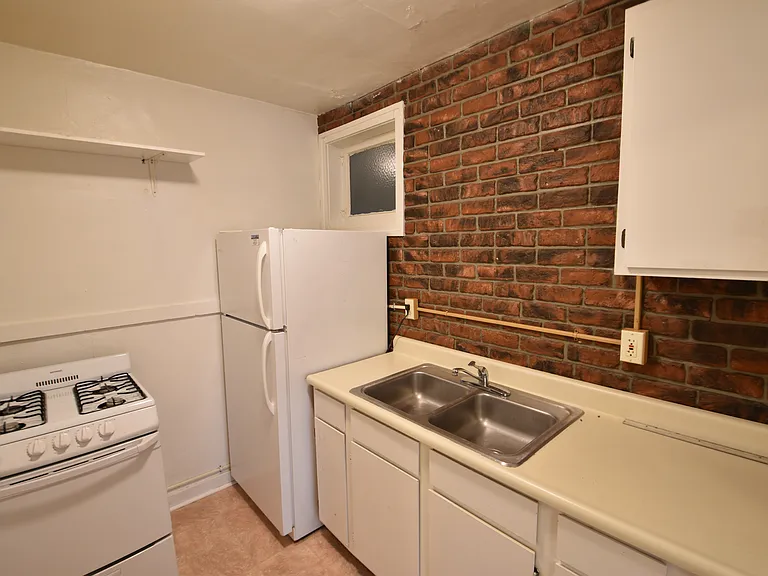 1145 Pennsylvania Ave #2 — Photo 8