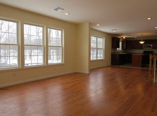 46 Riveredge Dr, Fairfield, NJ 07004