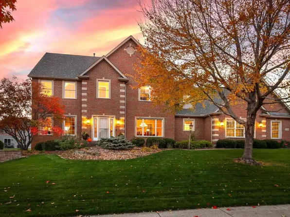 6328 Patrick Pointe Rd, Davenport, IA 52807