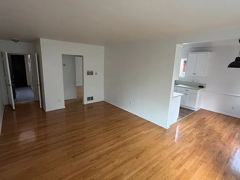 435 S Hoover St — Photo 6