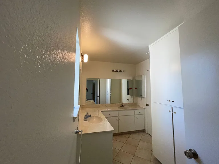 3443 Homestead Rd — Photo 11