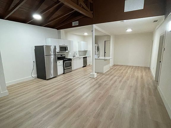 3rd image of 3845 Market St #903