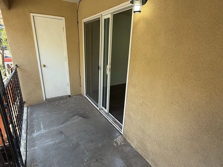 919-923 Alvarado Dr SE — Photo 7