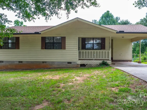 2124 27th Avenue Dr NE, Hickory, NC 28601