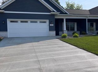 4009 Meadowlark Ct, Bettendorf, IA 52722
