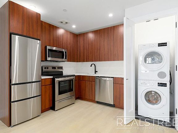 3rd image of 1889 Bergen St #4F