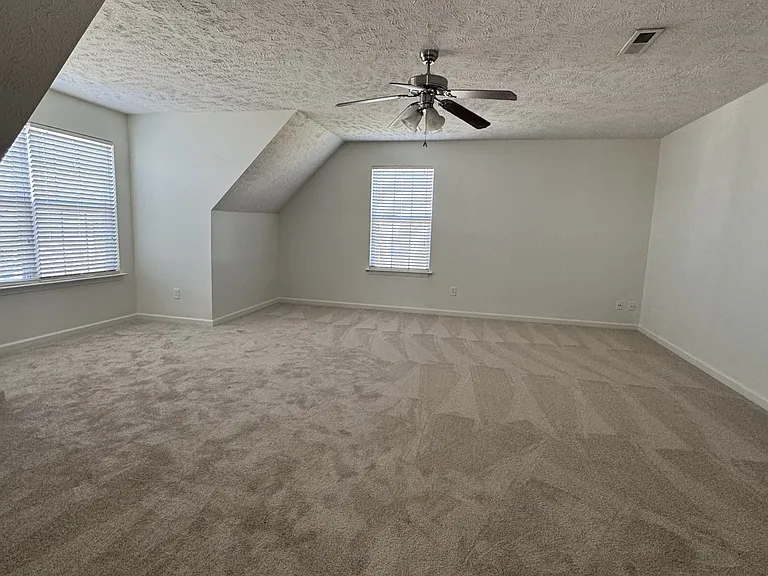 419 Tulane Ct — Photo 9