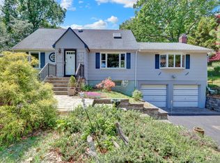 100 Elwood Rd, Northport, NY 11768