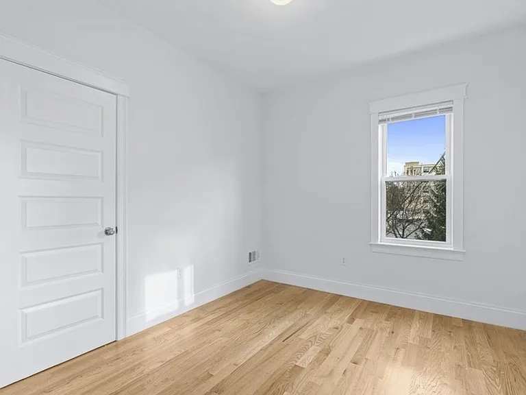 8 Roach St #2 — Photo 9