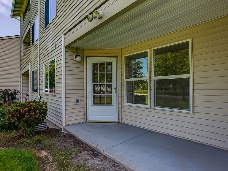 Creekside Apartments  — Photo 33