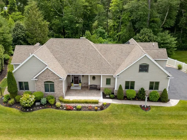 40 Frasier Ln, Tewksbury, MA 01876