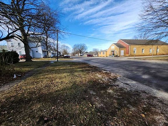 Exterior Neighborhood (street photo)