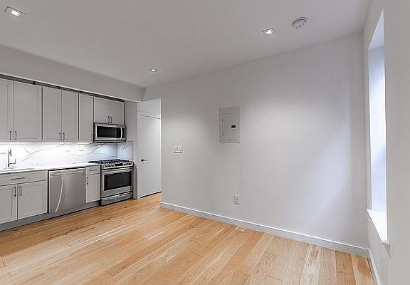 5th image of 370 Montgomery St #35