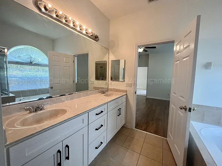 9376 Ravens Willow Dr — Photo 10