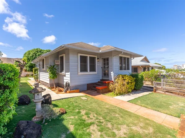 3327 Catherine St, Honolulu, HI 96815