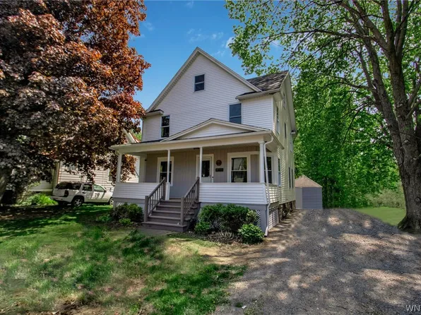 403 E Oak Orchard St, Medina, NY 14103