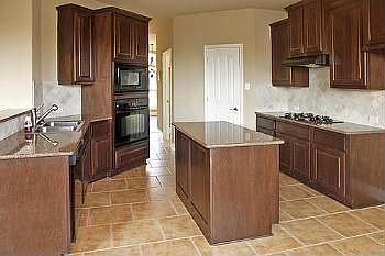 4th image of 7912 Menler Dr