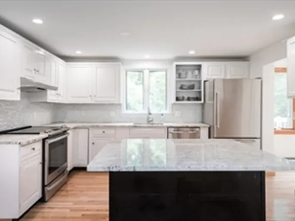 85 Wakeby Rd, Barnstable, MA 02630