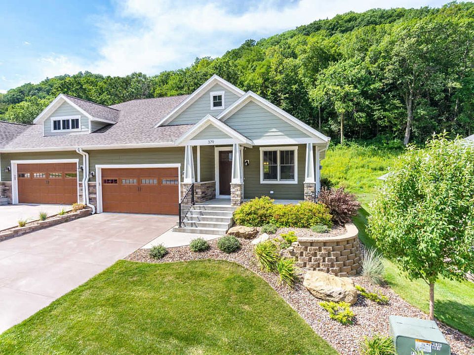 1st image of 379 Valley Oaks Dr