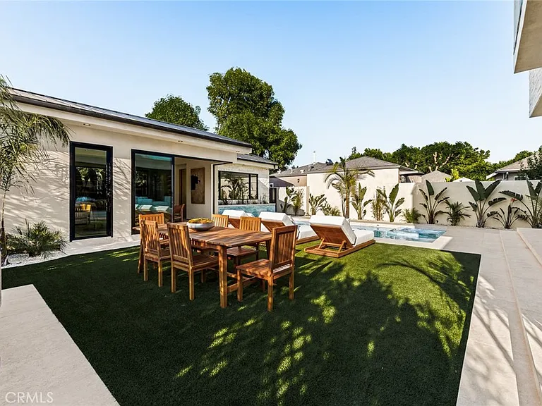 12249 Addison St — Photo 34