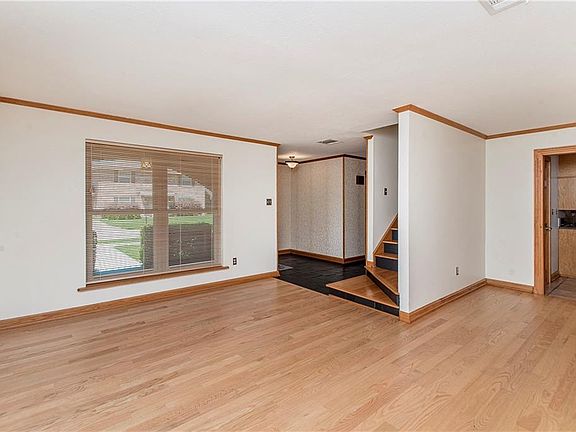 5th image of 9428 Francine Dr