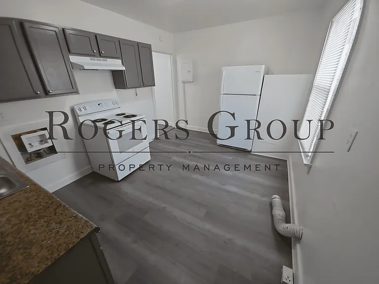 904 Burr St — Photo 3