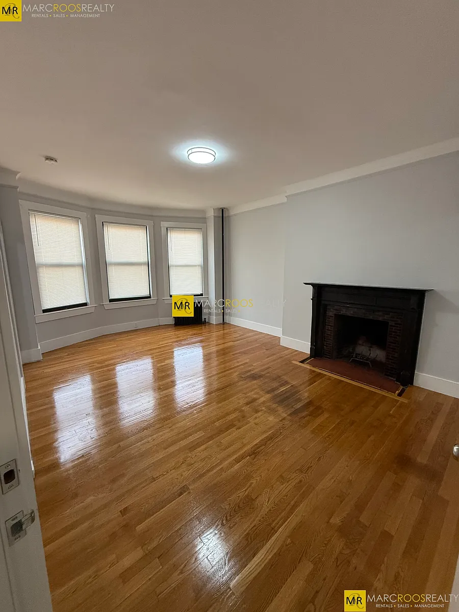 Building Photo - 581 Beacon St