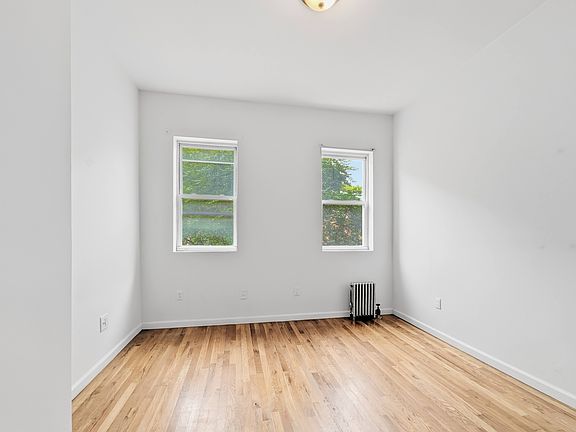 3rd image of 864 Metropolitan Ave APT 2R