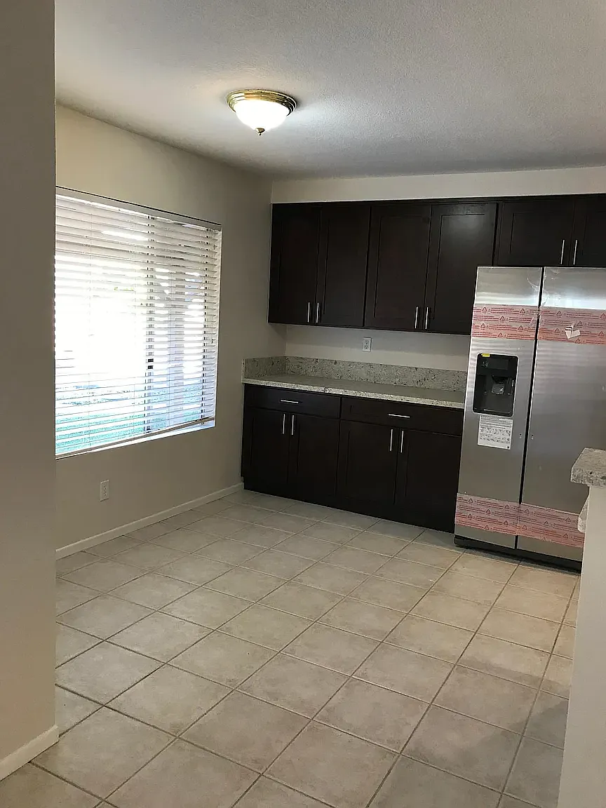 4 bed, 2350 sqft, $5,200 — Photo 4