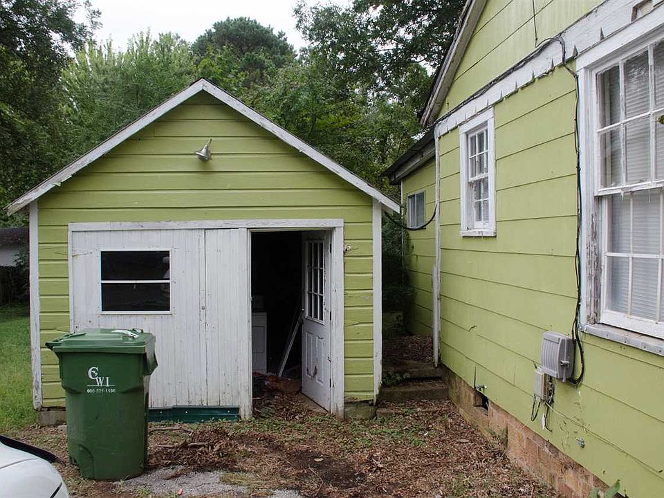 2nd image of 2706 Mitchell St