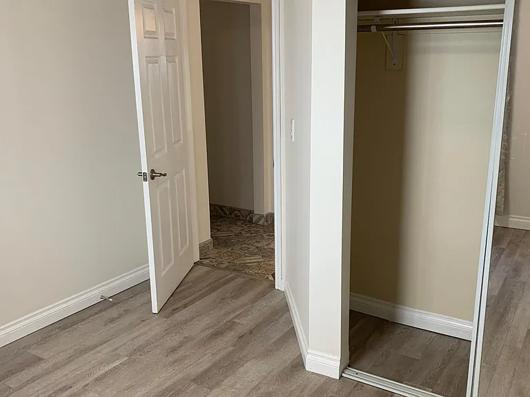 1726 Winona Blvd #201 — Photo 37