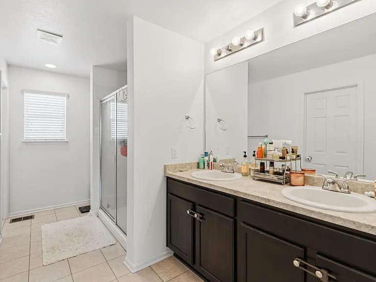 5576 Bexley Dr — Photo 15