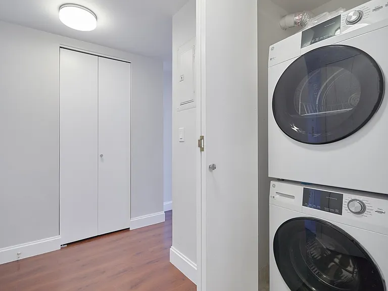 160 Riverside Blvd #15P — Photo 11