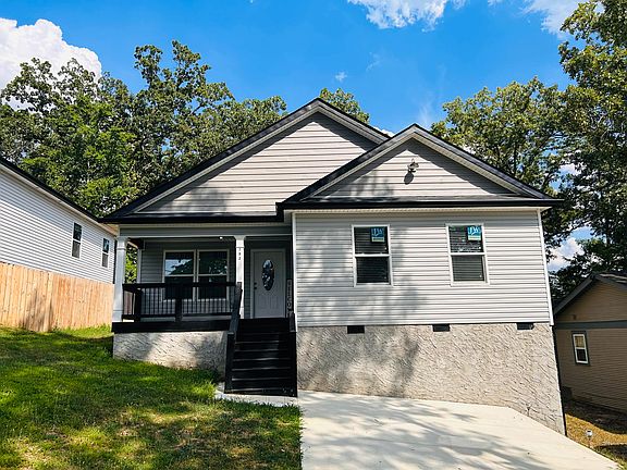 2nd image of 702 Hargraves Ave