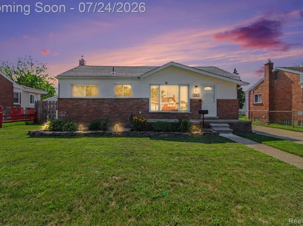 141 Gilman St, Garden City, MI 48135