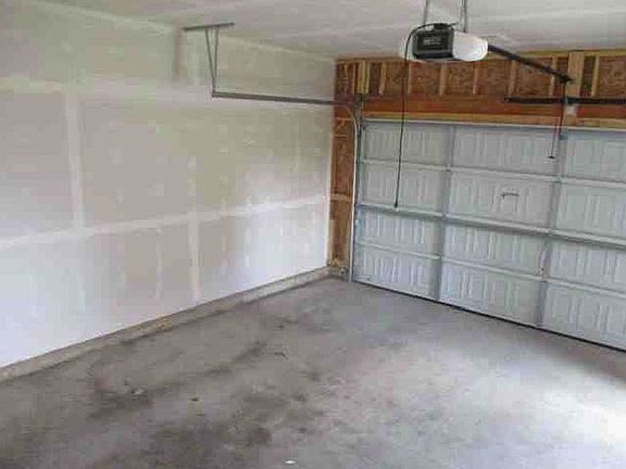 4th image of 8180 Silverado Ln