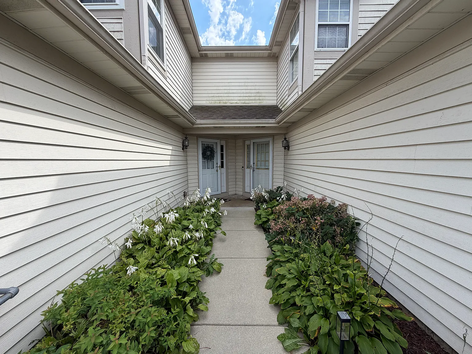 2 bed, 1400 sqft, $2,600 — Photo 3