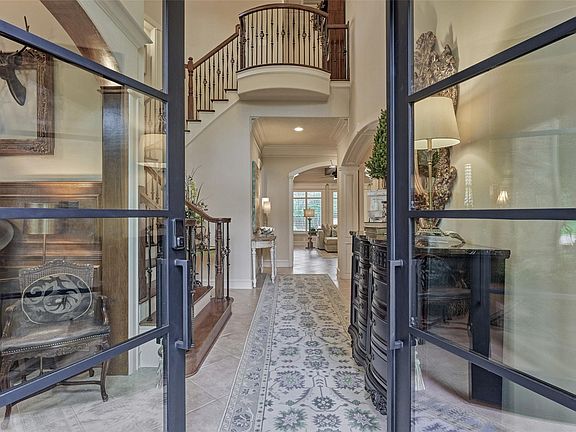 4th image of 27 S Knightsgate Cir
