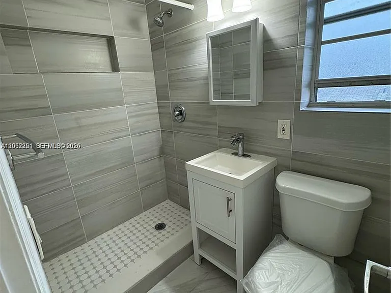 11890 NE 16th Ave #6 — Photo 8