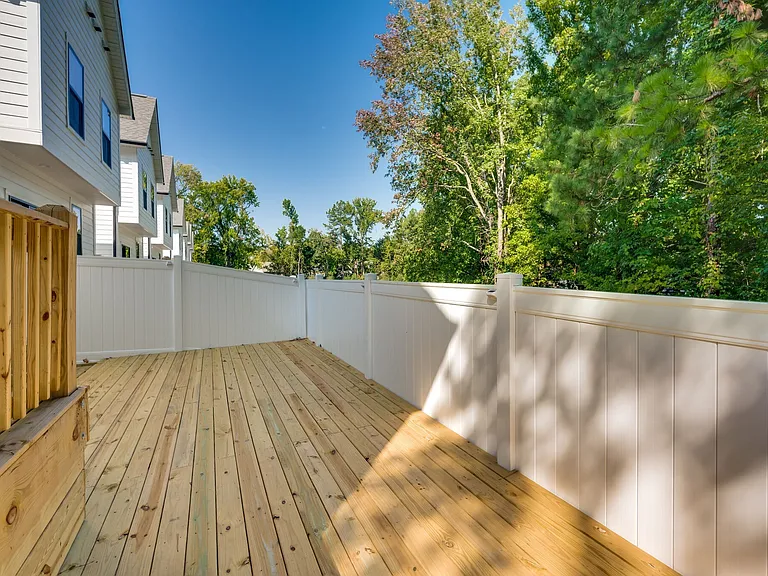 548 Taffy Way — Photo 31