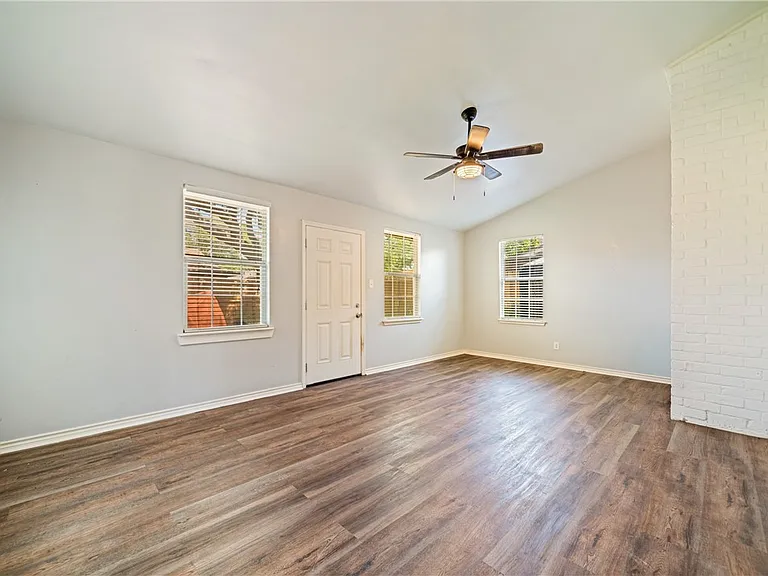 2445 Cricket Hollow St — Photo 23
