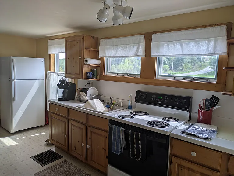 582 Stagecoach Rd — Photo 3