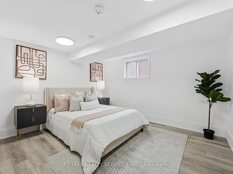 6 Bonnyview Dr #LOWER — Photo 17
