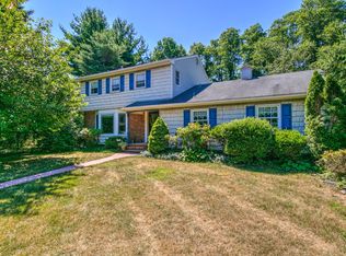 27 Downing Ct, Middletown, NJ 07748