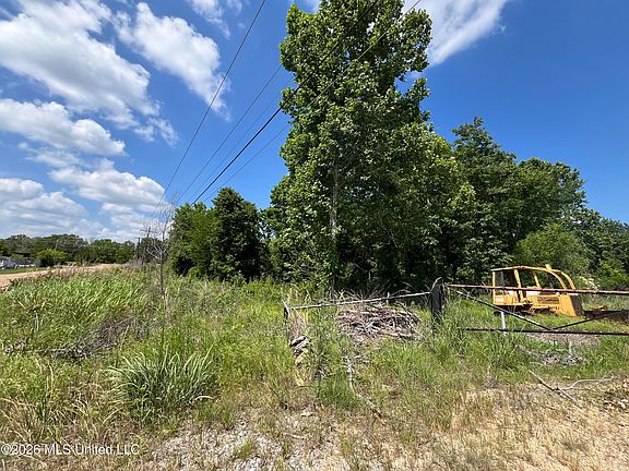 5th image of College Hill Dr