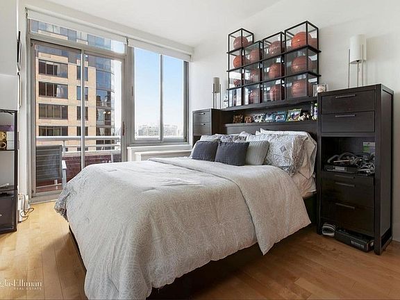 4th image of 401 E 84th St #Phb