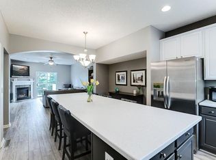 10848 Kingsfield Ln, Woodbury, MN 55125