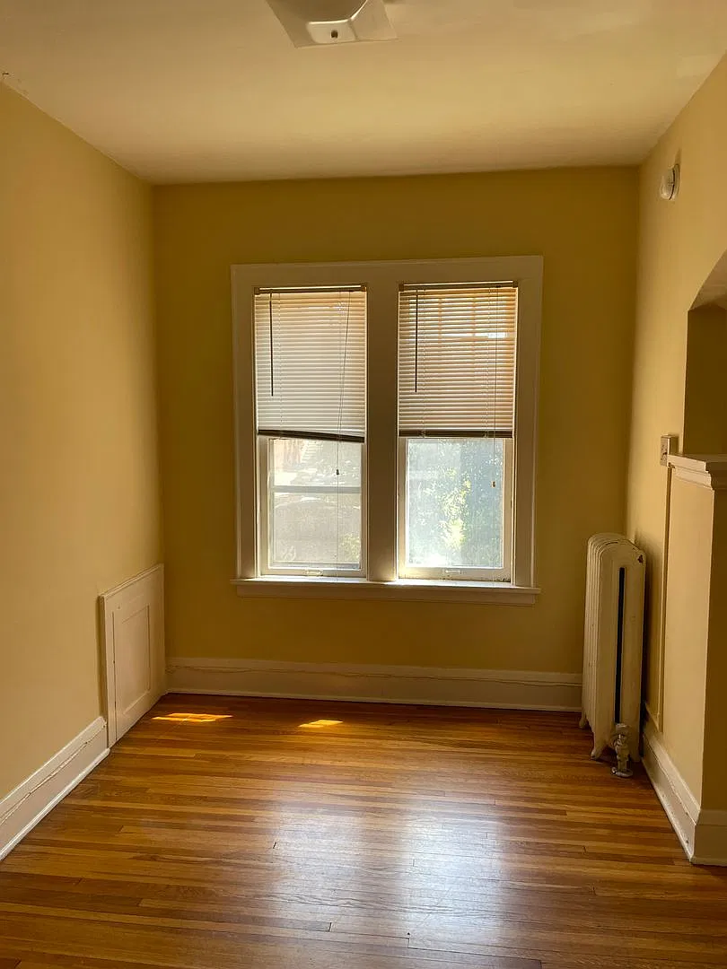 Twin Court Apartments — Photo 3