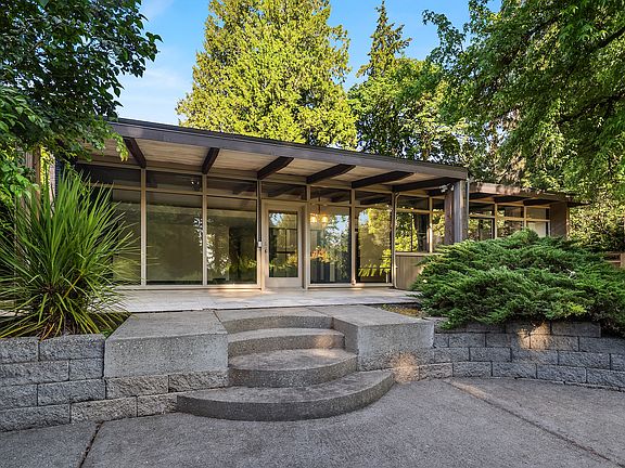2nd image of 2851 Evergreen Point Rd
