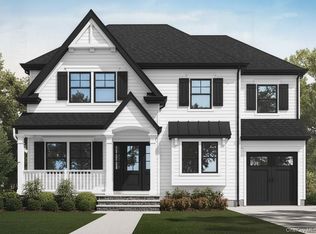 131D Searingtown Rd, Albertson, NY 11507
